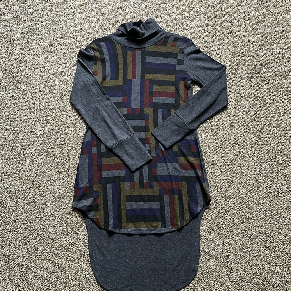 *Price Drop* Go Couture Asymmetrical Hem Printed Turtleneck - Picture 2 of 4
